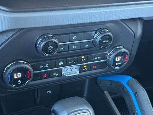 Used 2023 Ford Bronco Black Diamond w/ Sasquatch Package image 21