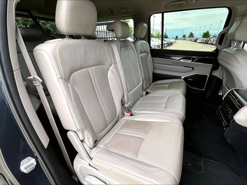 Used 2022 Jeep Wagoneer Series I RWD image 32