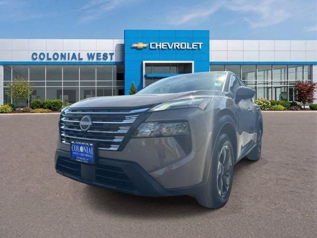 Used 2025 Nissan Rogue SV AWD/4WD image 2