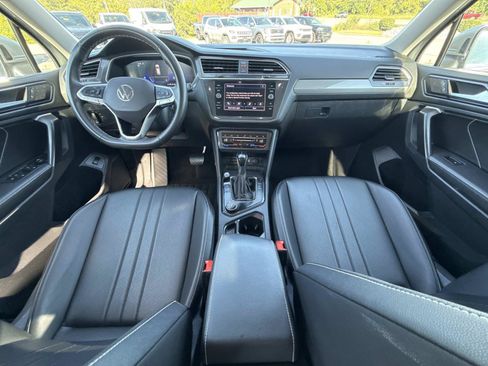 Used 2024 Volkswagen Tiguan SE AWD/4WD image 17