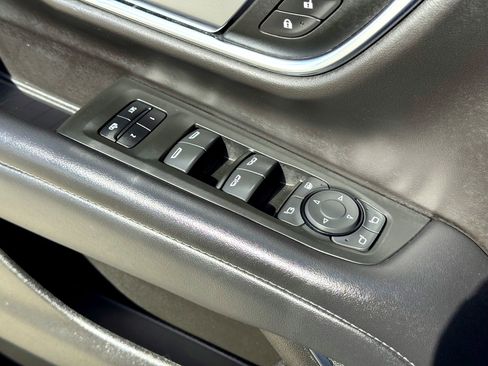 Used 2022 Chevrolet Tahoe Z71 w/ Luxury Package image 17