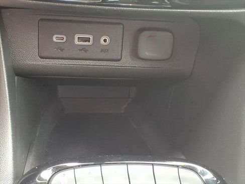 Used 2022 Buick Encore GX Preferred w/ Cold Weather Comfort Package AWD/4WD image 23
