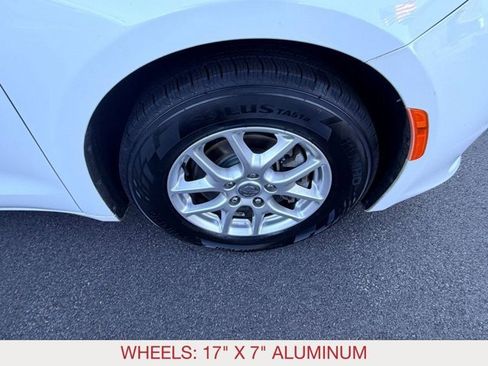 Certified 2022 Chrysler Voyager LX image 8