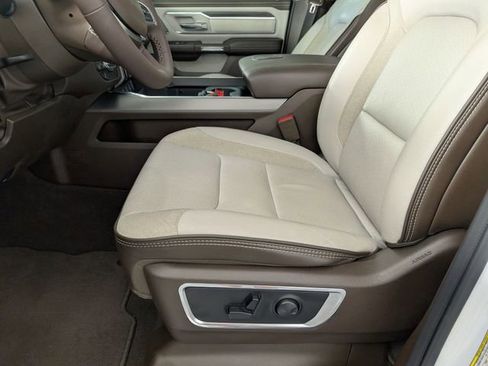 Used 2025 RAM 1500 Laramie AWD/4WD image 13
