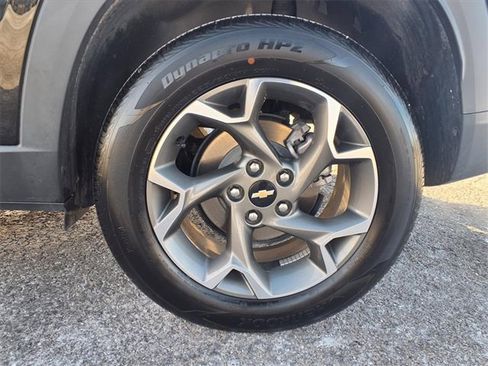 Used 2025 Chevrolet Trax LT w/ LT Convenience Package image 37