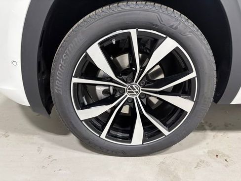 New 2026 Volkswagen Atlas Cross Sport SEL Premium R-Line AWD/4WD image 8