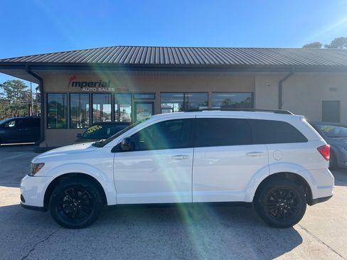 Used 2019 Dodge Journey SE image 2