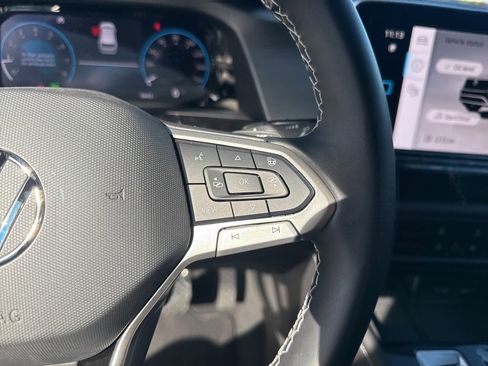 Used 2024 Volkswagen Atlas Cross Sport SE image 25