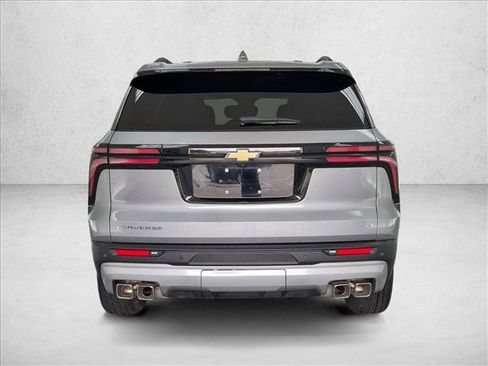 Used 2024 Chevrolet Traverse LT FWD image 7