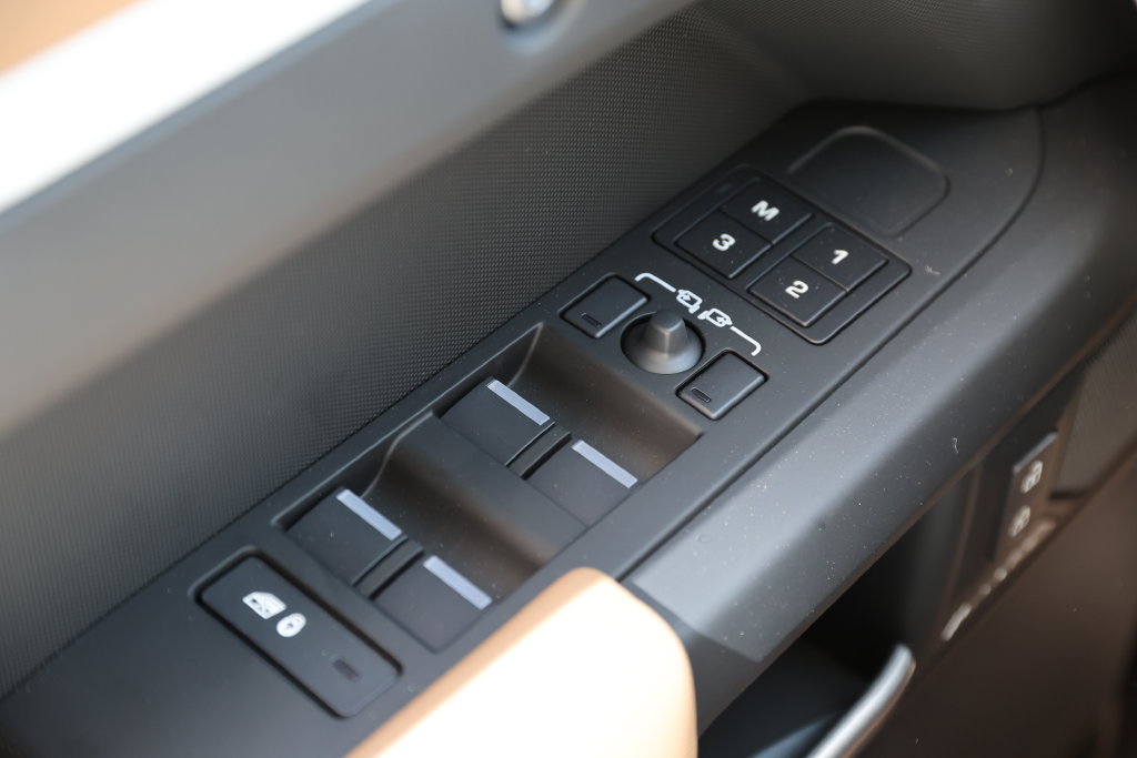 New 2026 Land Rover Defender 110 S AWD/4WD image 21