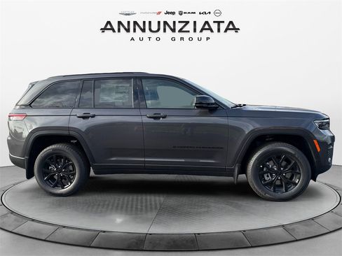 New 2025 Jeep Grand Cherokee Altitude image 6