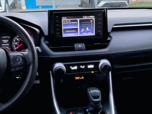 Used 2019 Toyota RAV4 LE image 8