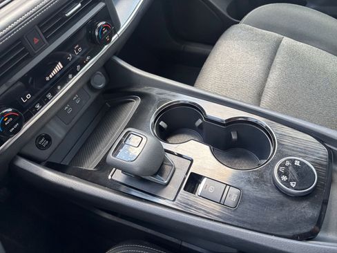 Used 2025 Nissan Rogue SV AWD/4WD image 43