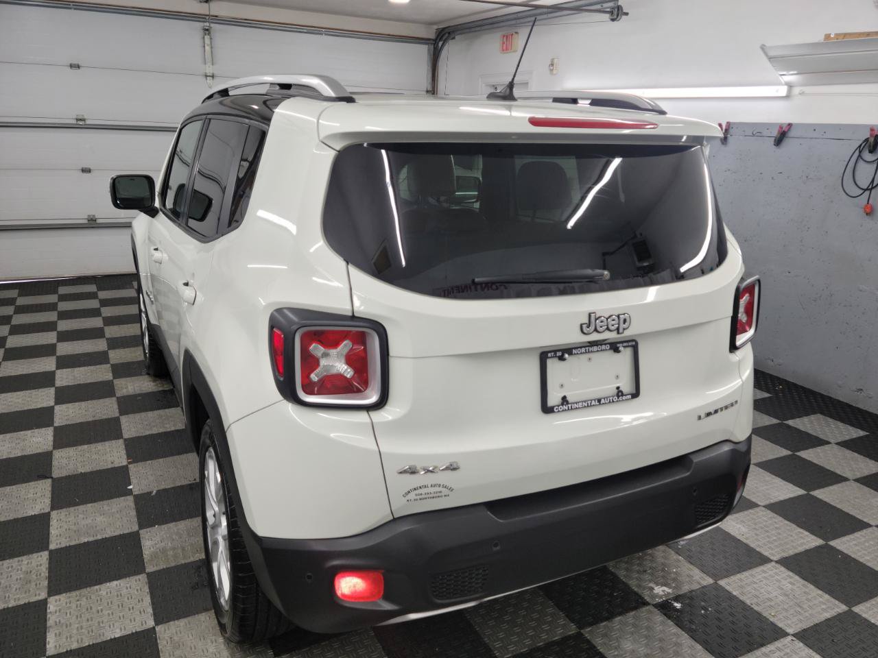 Used 2016 Jeep Renegade Limited AWD/4WD image 4