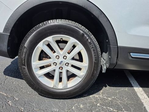 Used 2016 Ford Explorer XLT w/ Equipment Group 202A FWD image 6