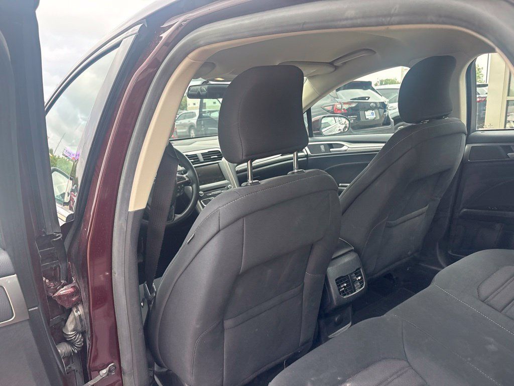 Used 2017 Ford Fusion SE w/ Fusion SE Technology Package FWD image 31