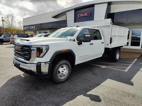 Used 2025 GMC Sierra 3500 Pro w/ Convenience Package image 3