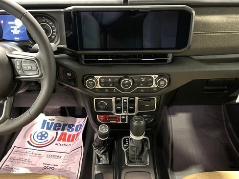 New 2026 Jeep Gladiator Willys AWD/4WD image 25