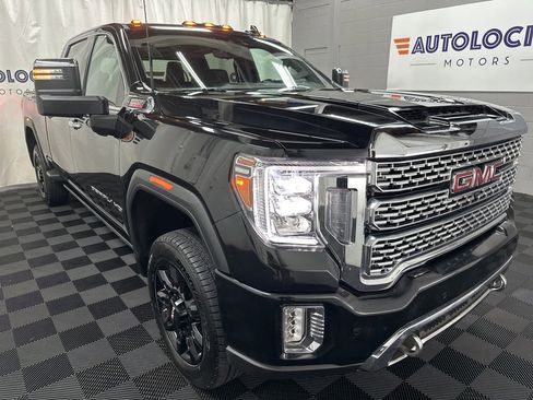 Used 2022 GMC Sierra 2500 Denali w/ Denali Black Diamond Edition image 3