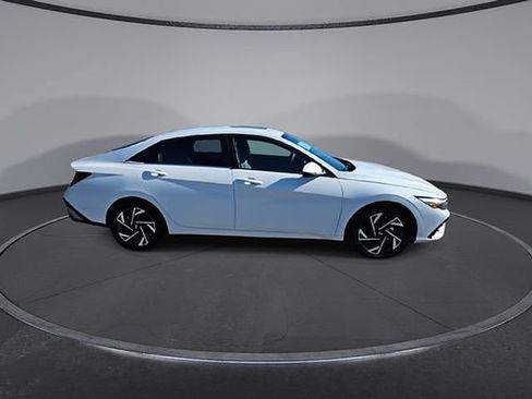 New 2025 Hyundai Elantra Limited w/ Cargo Package image 12