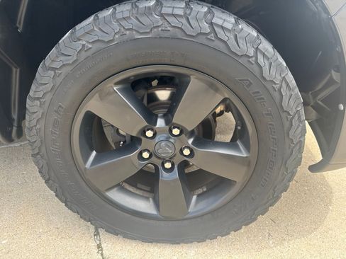 Used 2017 RAM 1500 Express w/ Black Ram 1500 Express Group AWD/4WD image 4