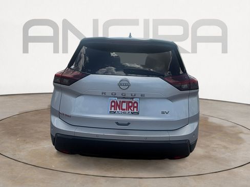 Used 2024 Nissan Rogue SV FWD image 9