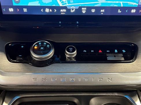 Used 2025 Ford Expedition Platinum AWD/4WD image 27
