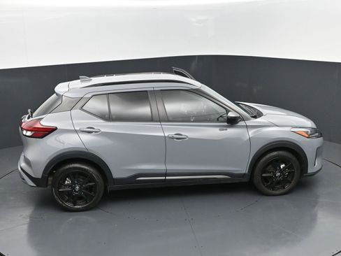 Used 2023 Nissan Kicks SR w/ SR Premium Package FWD image 32
