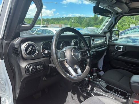 Used 2022 Jeep Wrangler Unlimited Sahara w/ LED Lighting Group AWD/4WD image 16