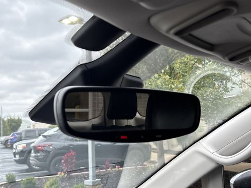 Used 2018 Chrysler Pacifica Limited w/ Advanced Safetytec Group image 26