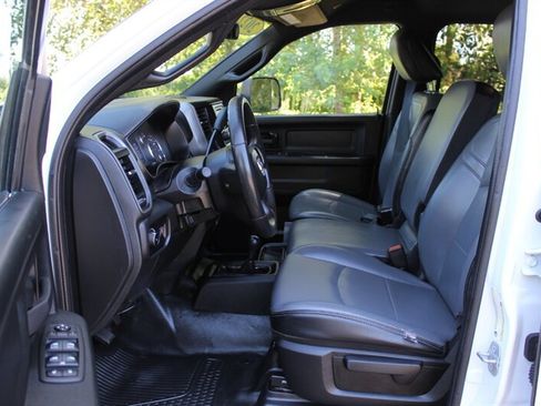 Used 2022 RAM 2500 Tradesman w/ Chrome Appearance Group AWD/4WD image 10