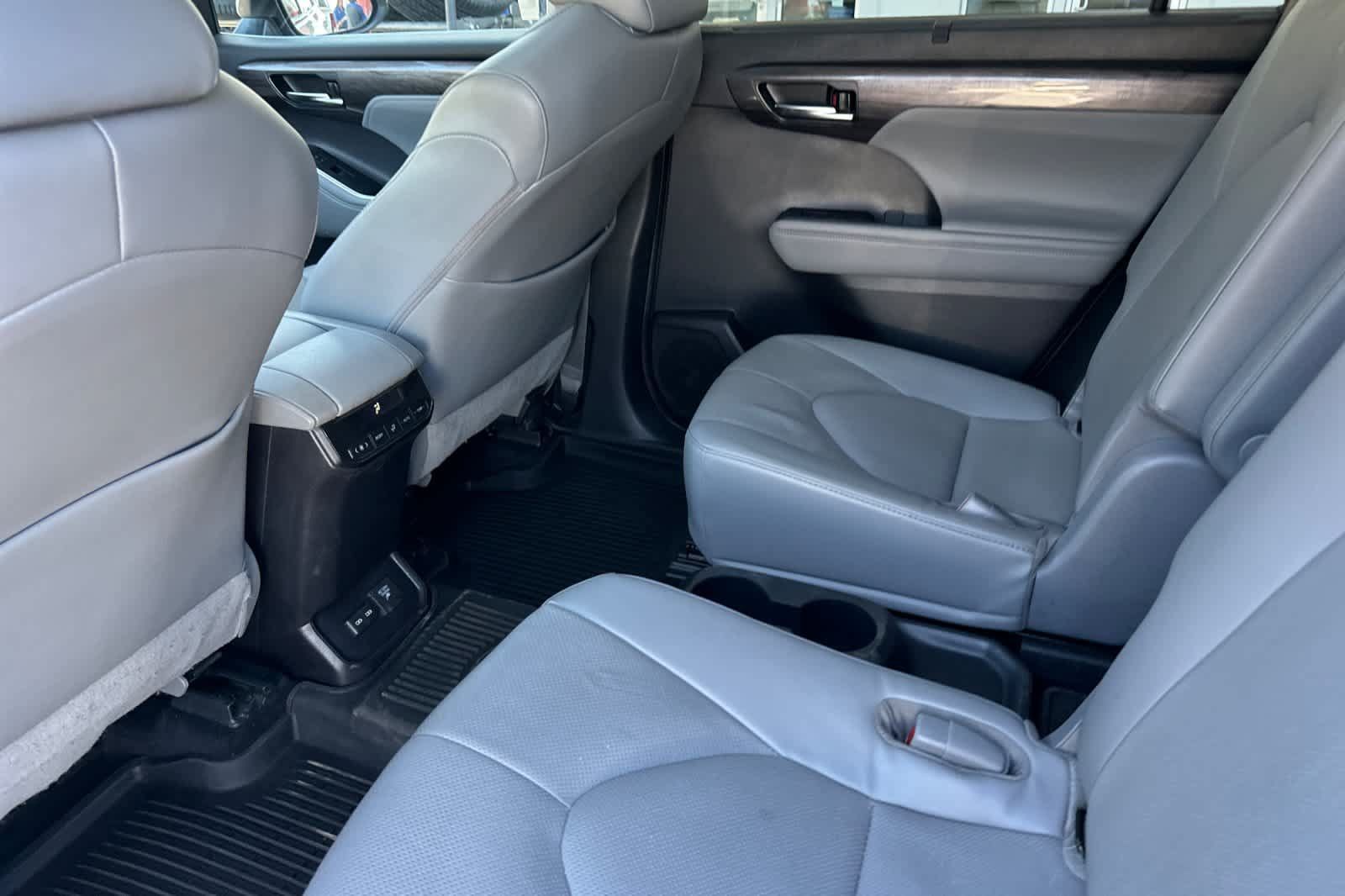 Used 2022 Toyota Highlander Limited AWD/4WD image 13