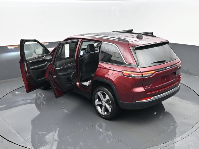 Used 2023 Jeep Grand Cherokee 4WD 4xe image 30