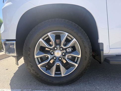 Used 2025 Chevrolet Silverado 1500 LT image 40