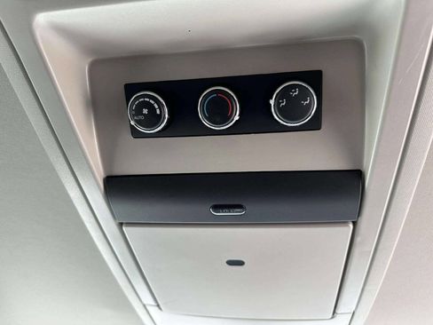 Used 2015 Chrysler Town & Country Touring-L w/ Driver Convenience Group image 24