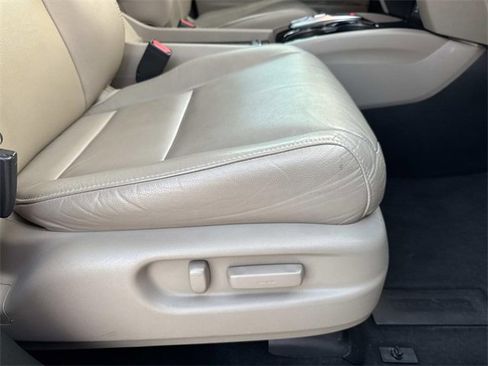 Used 2016 Honda Pilot Touring image 11