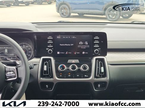 Certified 2023 Kia Sorento LX FWD image 18