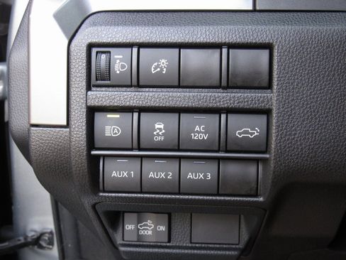 Used 2024 Toyota Tacoma TRD Sport image 36