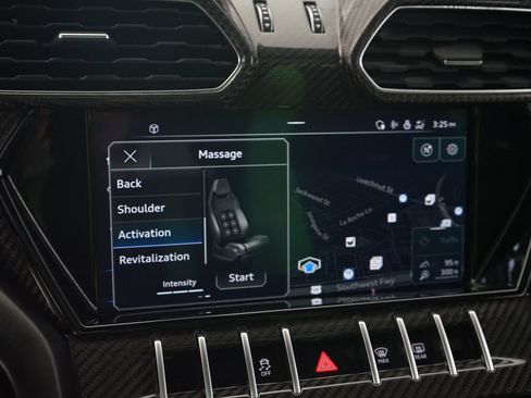 Used 2022 Lamborghini Urus AWD/4WD image 18