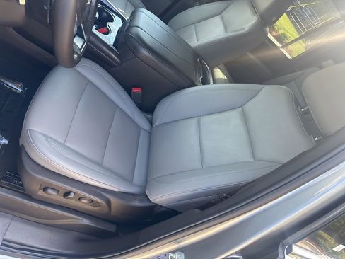 Used 2025 Chevrolet Suburban LT image 29