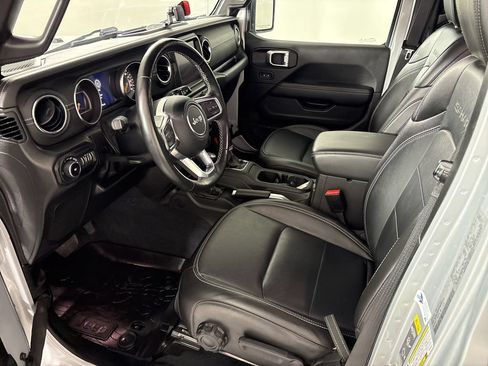 Used 2022 Jeep Wrangler Unlimited Sahara AWD/4WD image 23