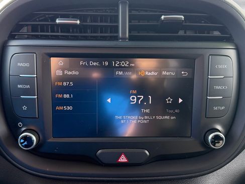 Used 2023 Kia Soul LX w/ LX Technology Package image 10