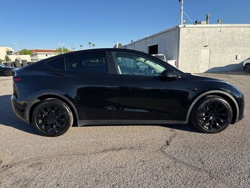 Used 2021 Tesla Model Y Long Range image 8