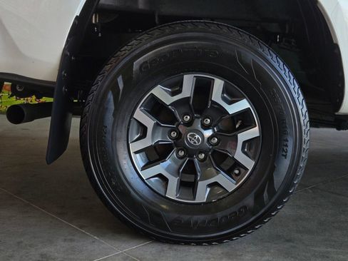 Certified 2022 Toyota Tacoma SR image 5