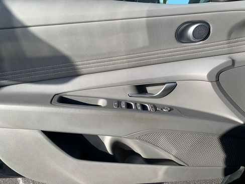 Used 2025 Hyundai Elantra SEL image 20