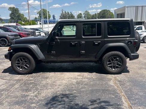 Used 2025 Jeep Wrangler Unlimited Sport AWD/4WD image 7