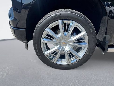 Used 2024 Chevrolet Silverado 1500 High Country w/ High Country Premium Package AWD/4WD image 10