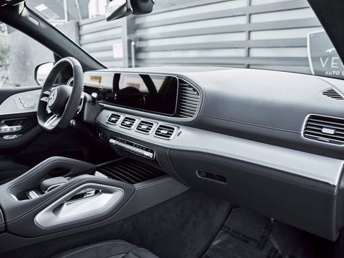 Used 2025 Mercedes-Benz GLS 63 AMG 4MATIC image 40