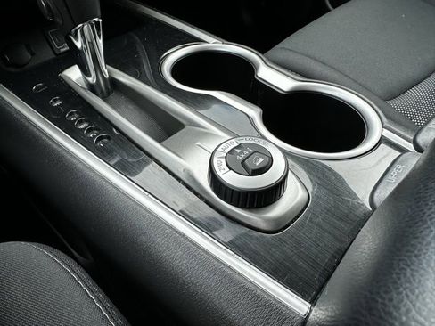 Certified 2019 Nissan Pathfinder SV image 21