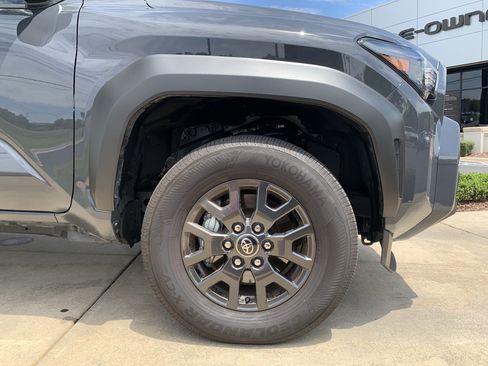 Used 2026 Toyota 4Runner SR5 AWD/4WD image 13